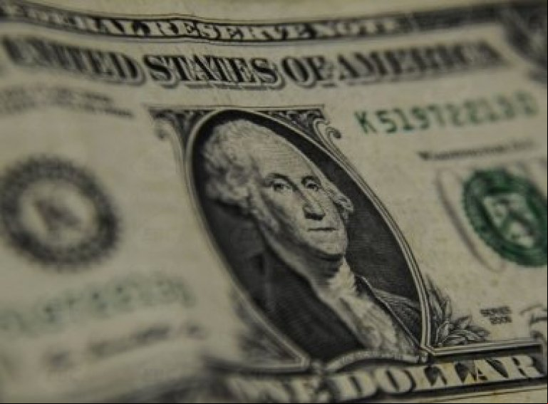 Incerteza sobre Levy faz dólar chegar a R$ 3,80; valor em cartão chega a R$ 4,27