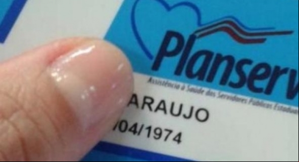 Aposentado diz que pessoas têm morrido aguardando atendimento