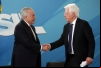 Imagem de arquivo de junho de 2018 mostra o então presidente Michel Temer com o então ministo Moreira Franco durante  de decretos que regulamentam o Código de Mineração