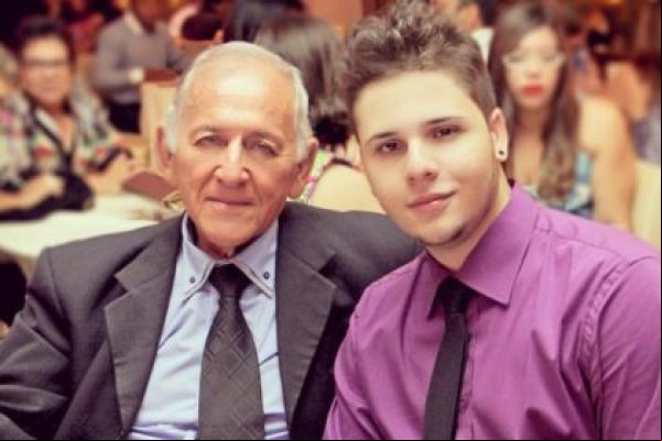 Seu Geraldo ao lado do seu neto, o web design e influenciador digital, Iuri Dantas