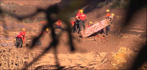 Rompimento da barragem da Vale deixou 201 mortes confirmadas em Brumadinho. Bombeiros buscam desaparecidos. — Foto: Reprodução/Rede Globo