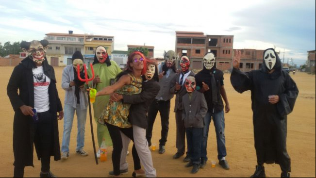 Condeúba: desfiles de caretas marcam a agem do carnaval