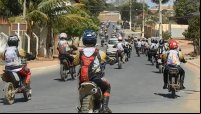 MORTUGABA----Motoqueiras lotam posto de combustíveis em Mortugaba na saída do 11º RaIly Feminino em direção a Licínio - ASSISTA VÍDEO -